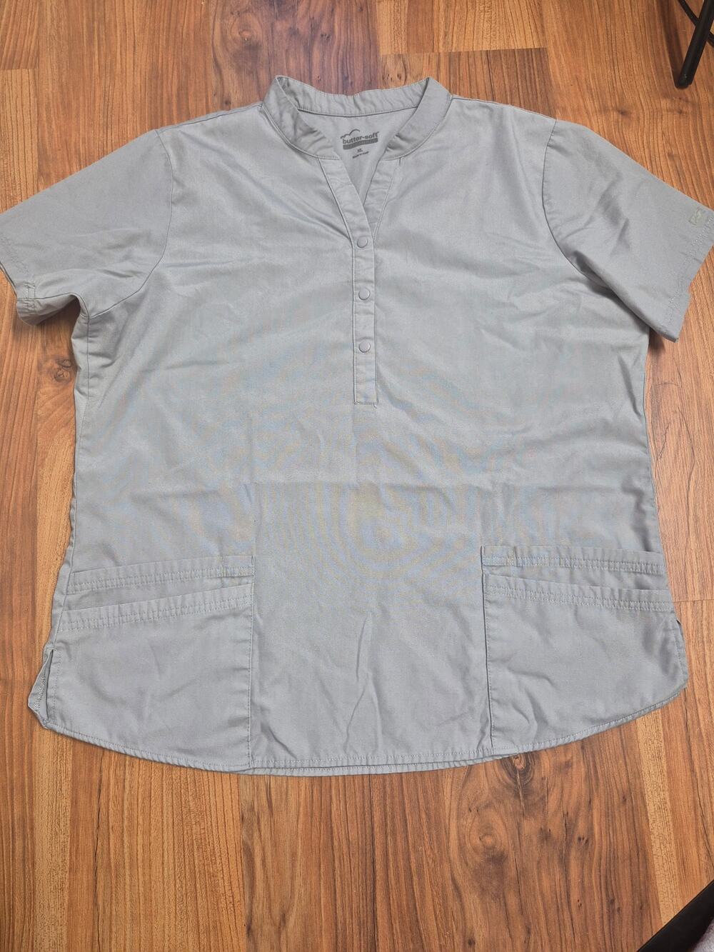 Butter-Soft Stretch Scrub Top Women Size XL Gray V-Neck Medical Nursing 4-Pocket